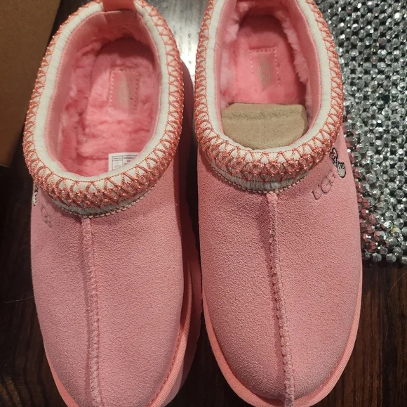 Authentic New UGG Pink Tazz Love '25 Shoes - Picture 5 of 5